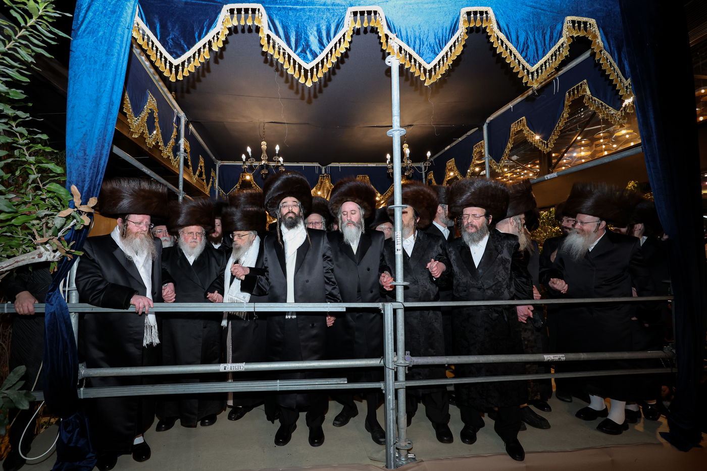 שמחת בית זוויעהיל - פינסק קרלין - טרעבישאן