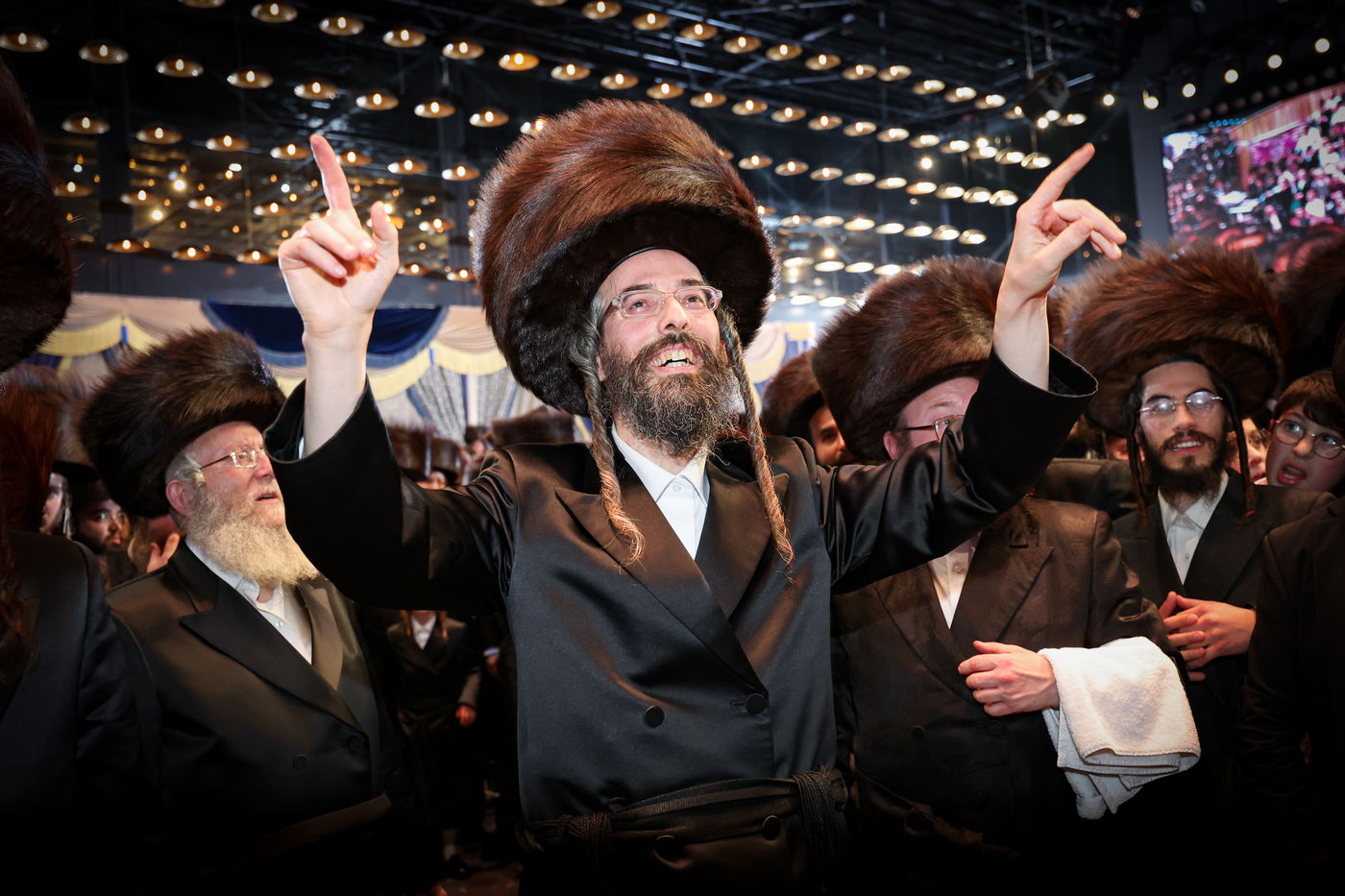 שמחת בית זוויעהיל - פינסק קרלין - טרעבישאן