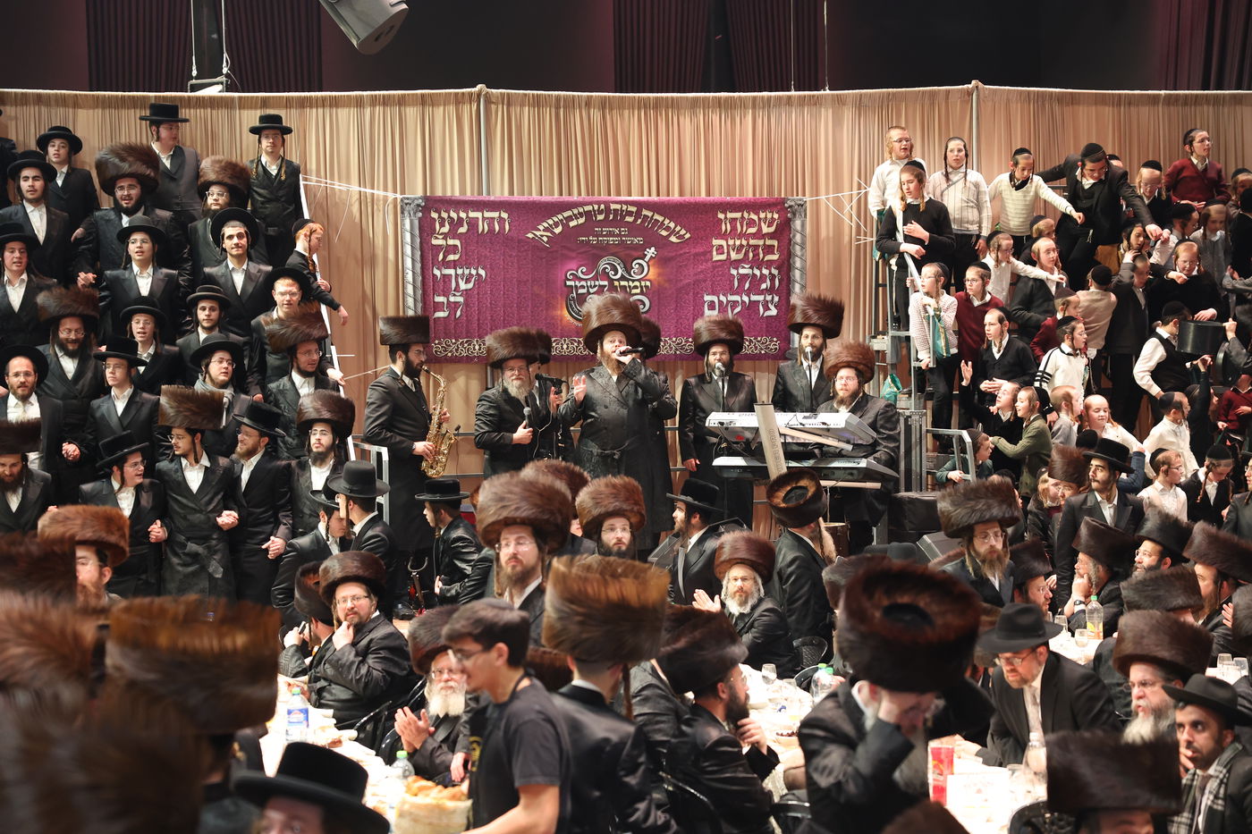 שמחת בית זוויעהיל - פינסק קרלין - טרעבישאן