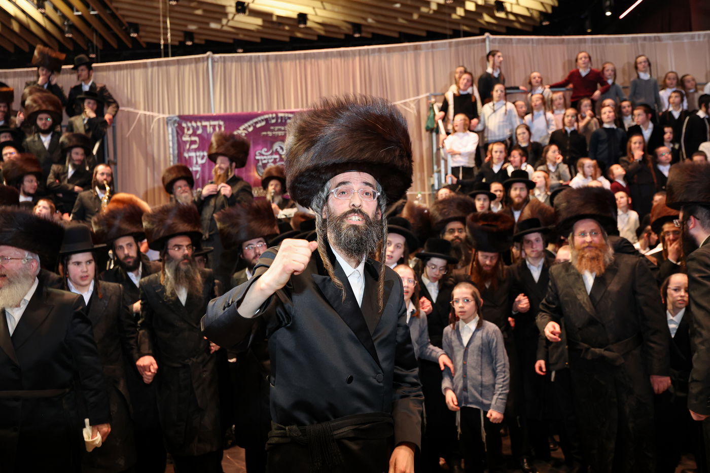 שמחת בית זוויעהיל - פינסק קרלין - טרעבישאן