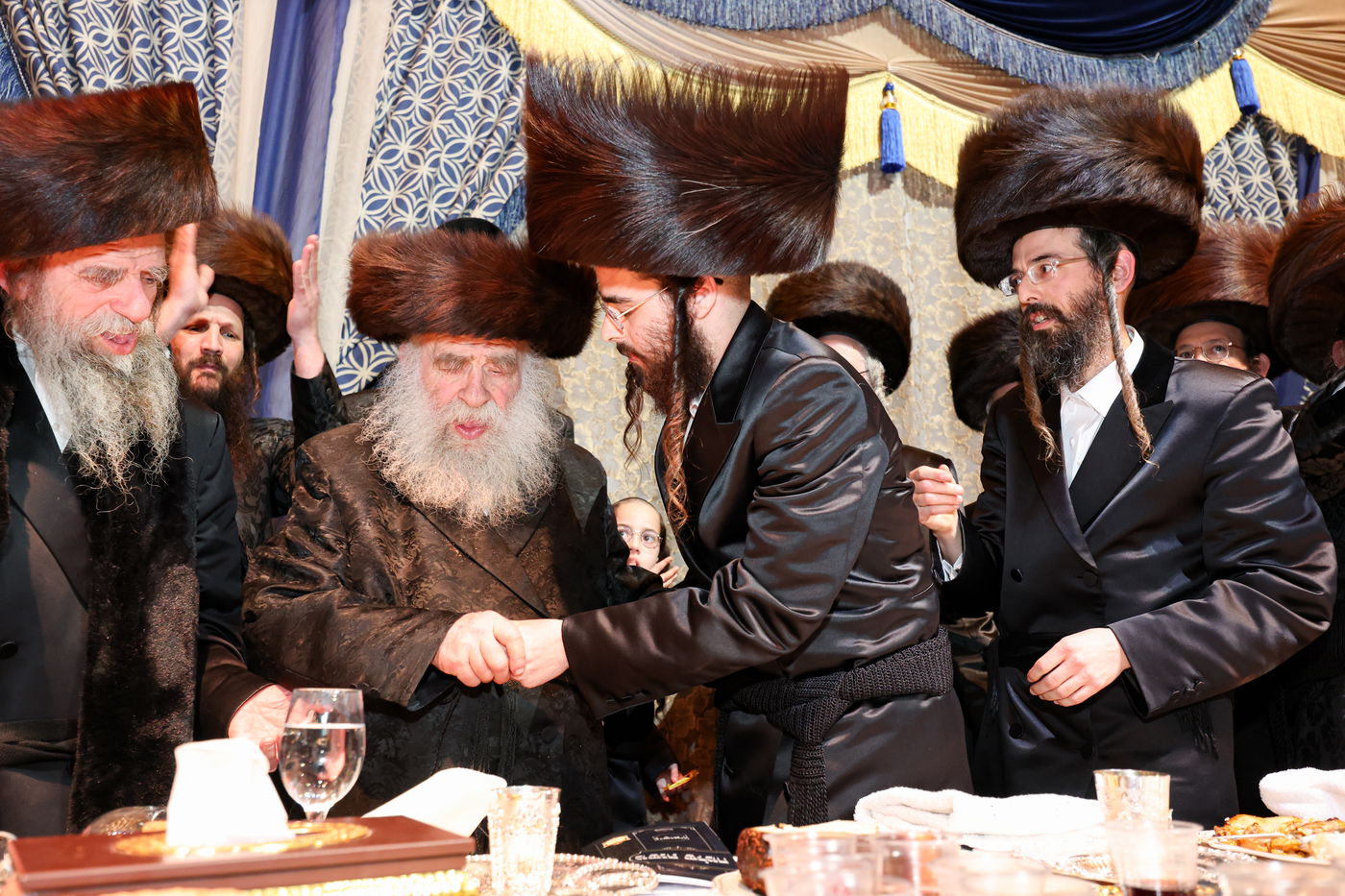 שמחת בית זוויעהיל - פינסק קרלין - טרעבישאן