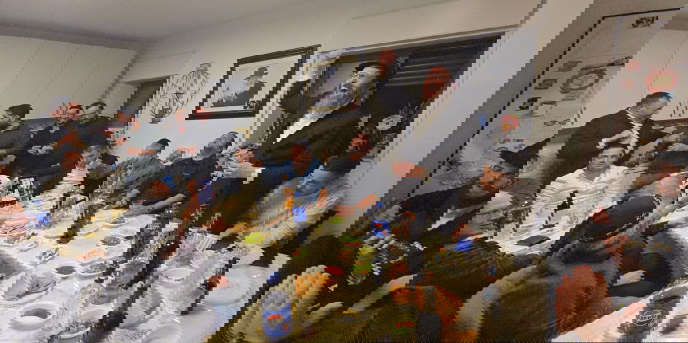 התוועדות לא שגרתית לכבוד הרבי: עמית סגל, ינון מגל, טופז לוק ויונתן אוריך