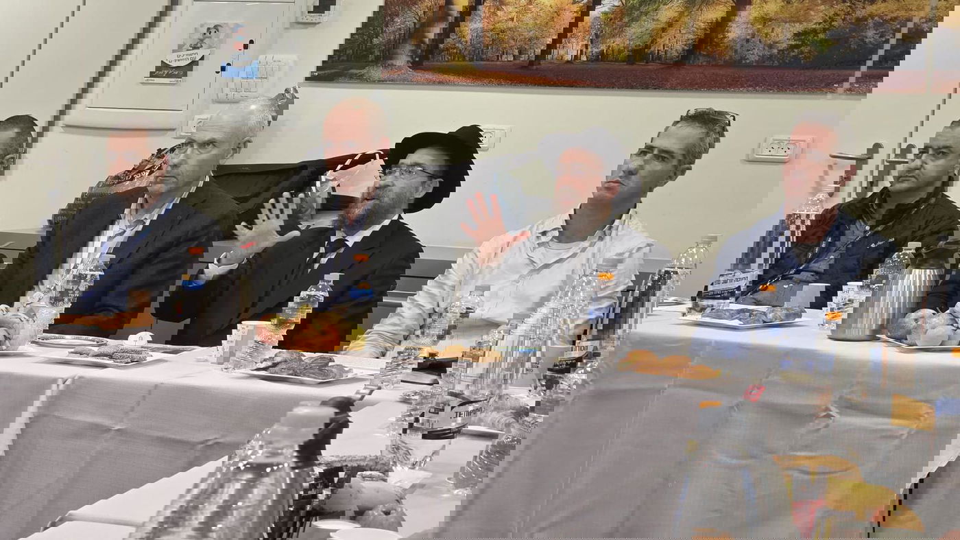 רבני הקהילה החרדית בחיפה בסיור בביה"ח כרמל מקבוצת כללית