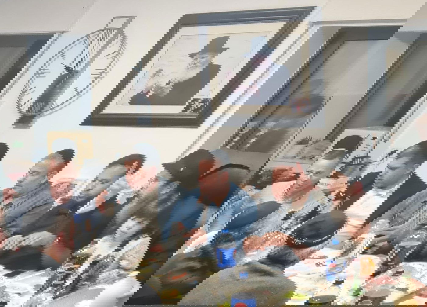 התוועדות לא שגרתית לכבוד הרבי: עמית סגל, ינון מגל, טופז לוק ויונתן אוריך