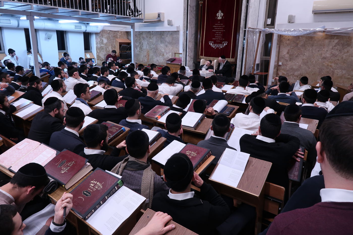 הגאון רבי יהודה עדס בישיבת 'קול יעקב'