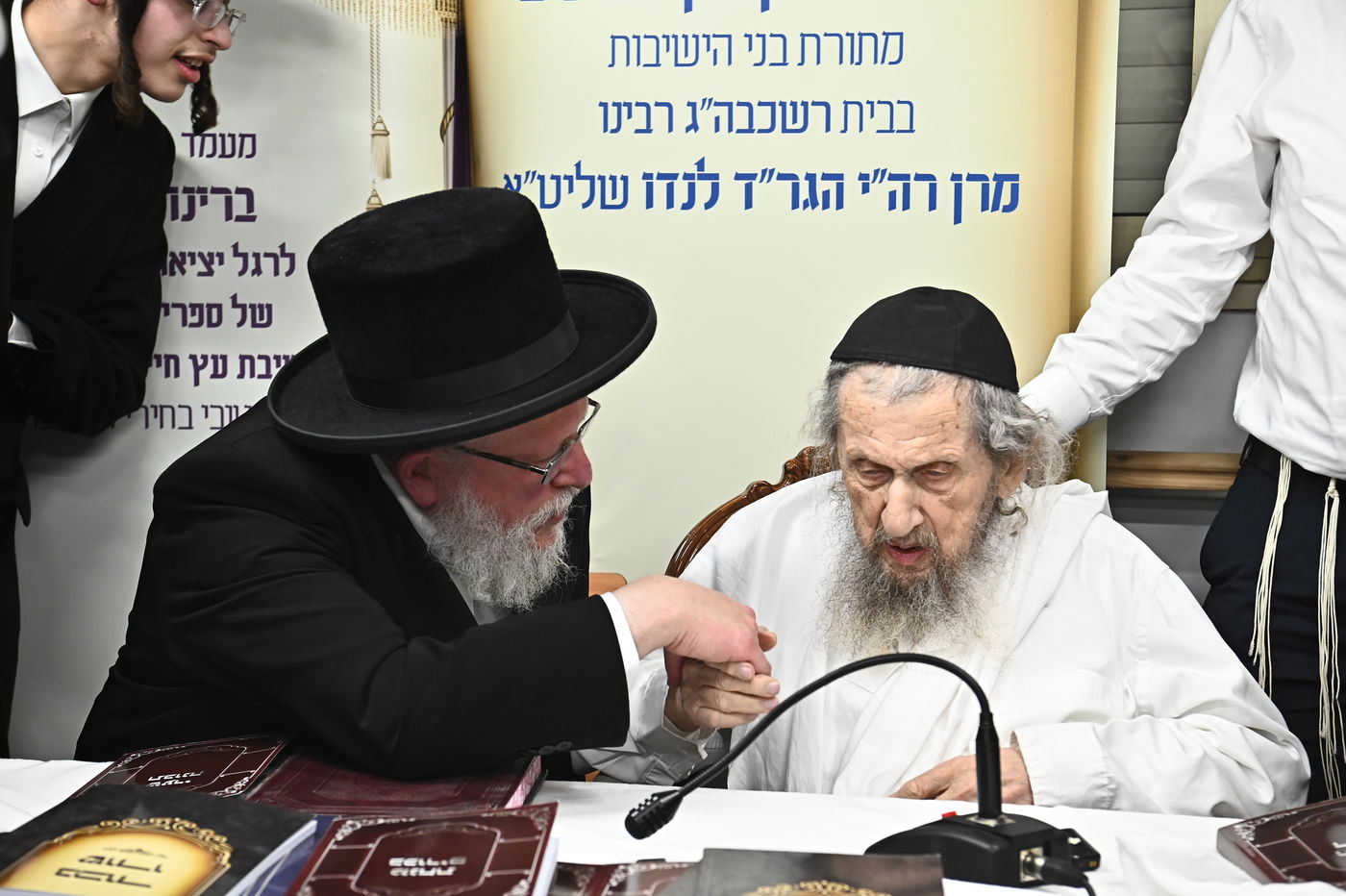 בחורי עץ חיים בבתי גדולי ישראל