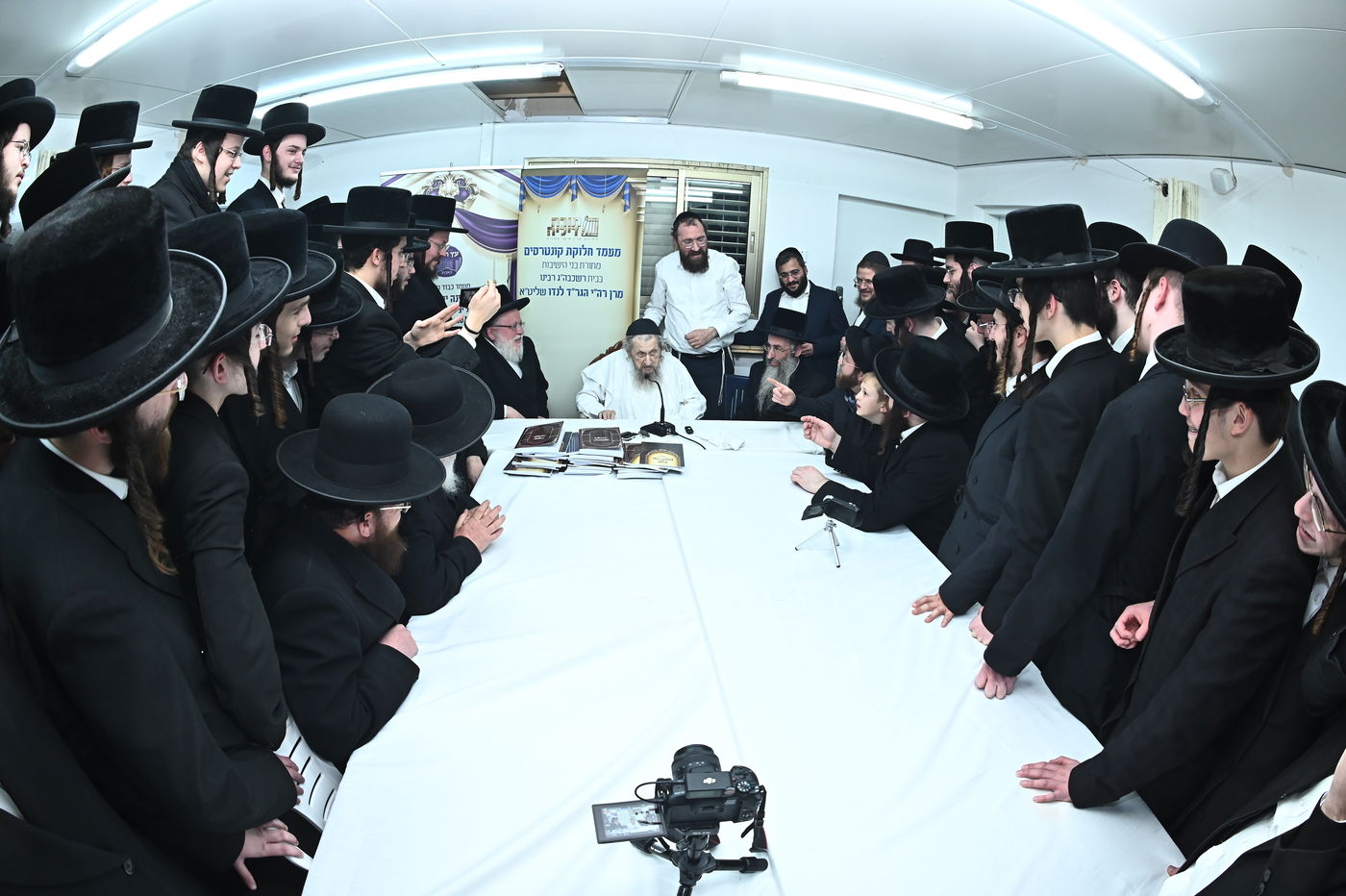 בחורי עץ חיים בבתי גדולי ישראל