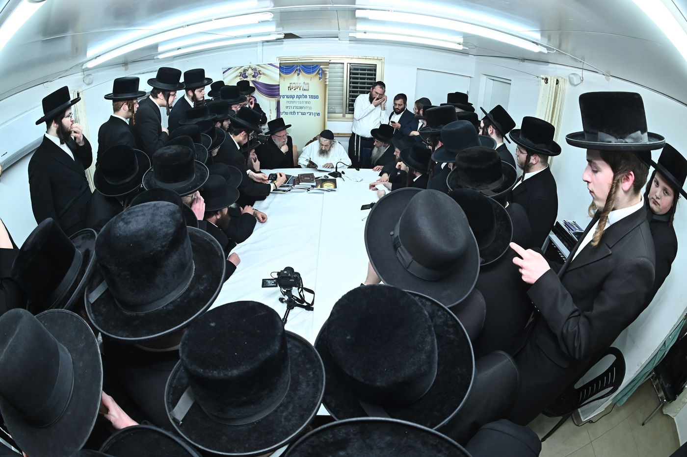 בחורי עץ חיים בבתי גדולי ישראל