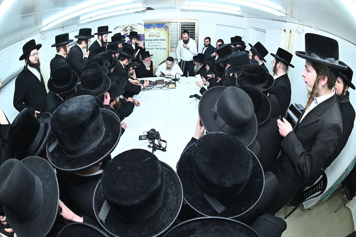 בחורי עץ חיים בבתי גדולי ישראל