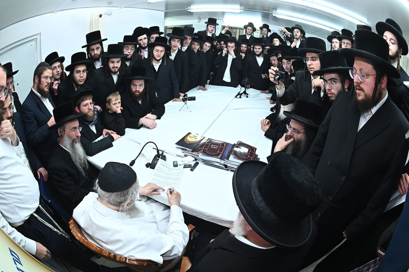 בחורי עץ חיים בבתי גדולי ישראל