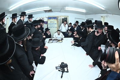 בחורי עץ חיים בבתי גדולי ישראל