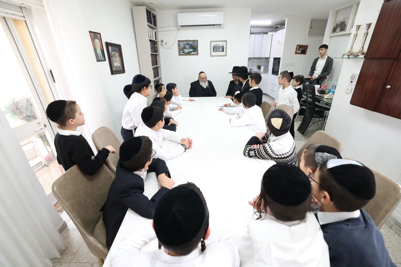 תלמידי חזון מאיר ובית ישראל במעונם של גדולי ישראל