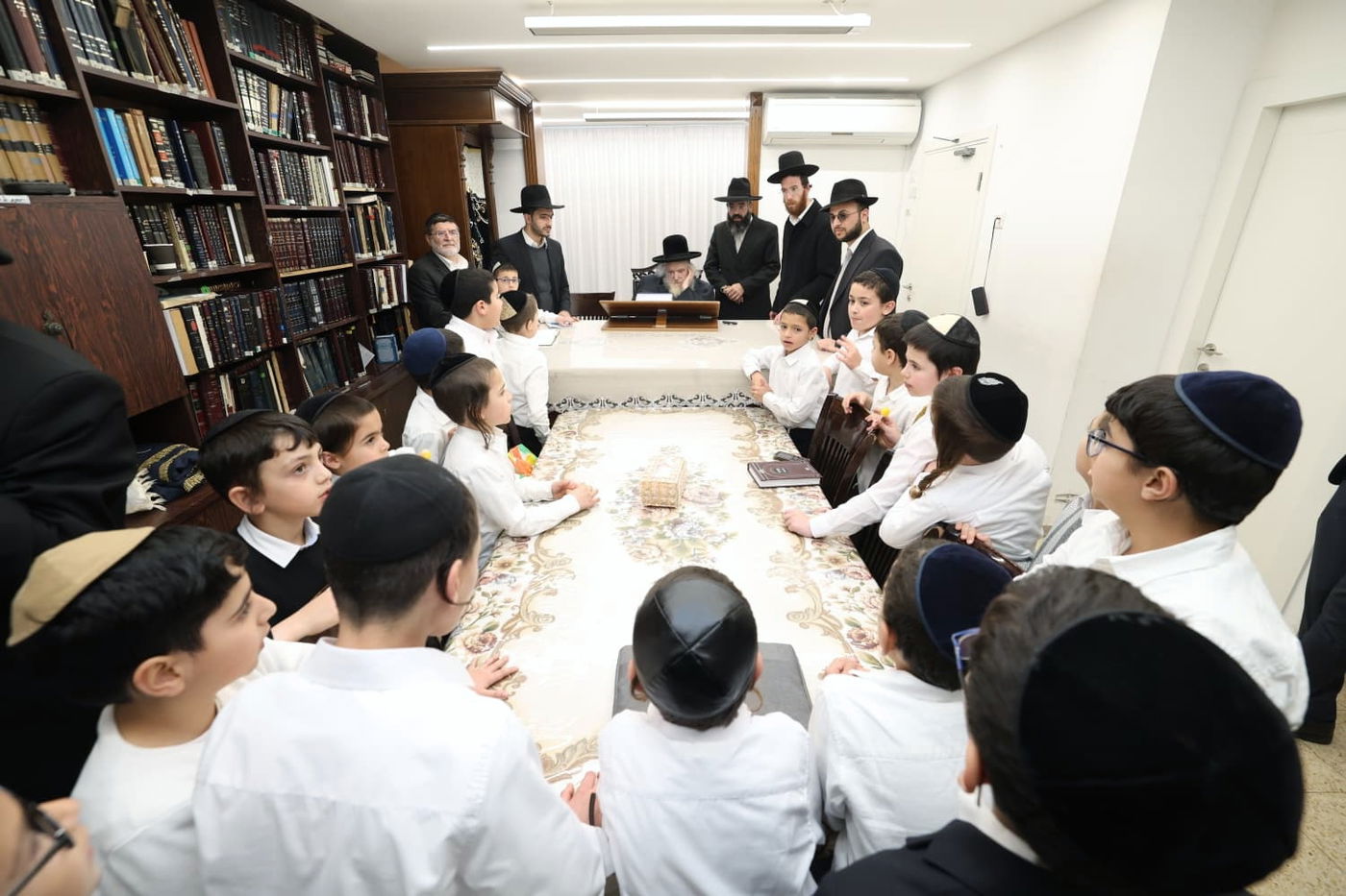 תלמידי חזון מאיר ובית ישראל במעונם של גדולי ישראל