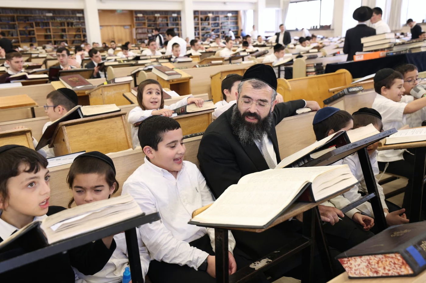 תלמידי חזון מאיר ובית ישראל במעונם של גדולי ישראל