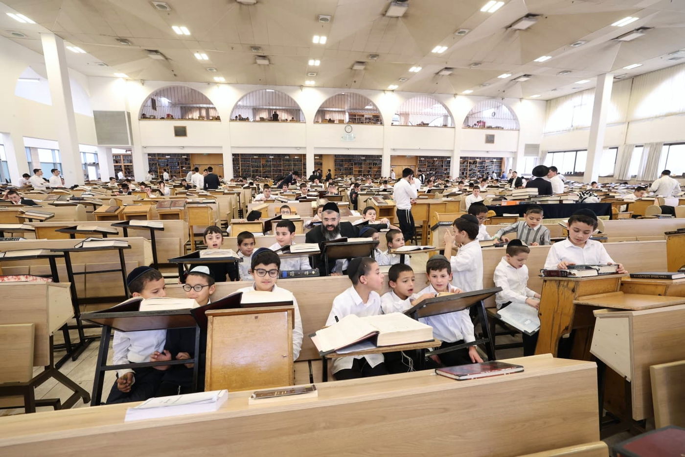 תלמידי חזון מאיר ובית ישראל במעונם של גדולי ישראל