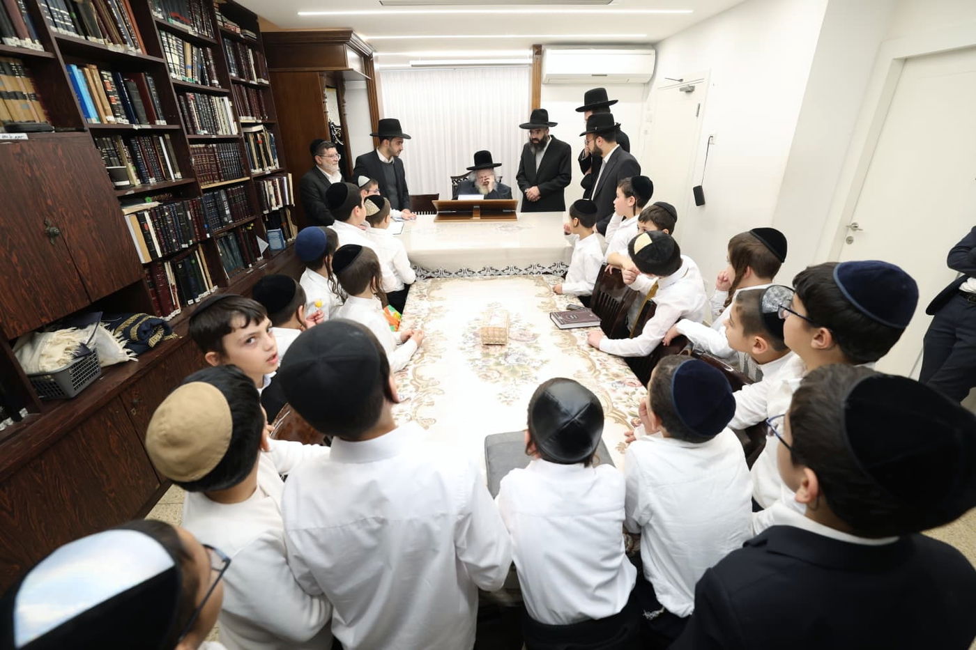 תלמידי חזון מאיר ובית ישראל במעונם של גדולי ישראל