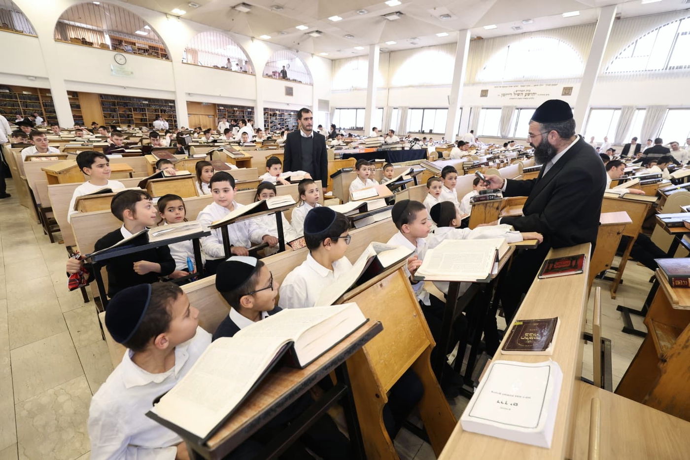 תלמידי חזון מאיר ובית ישראל במעונם של גדולי ישראל