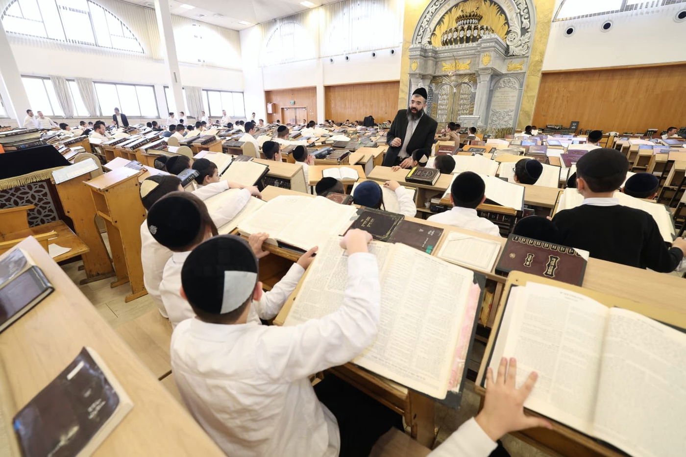 תלמידי חזון מאיר ובית ישראל במעונם של גדולי ישראל