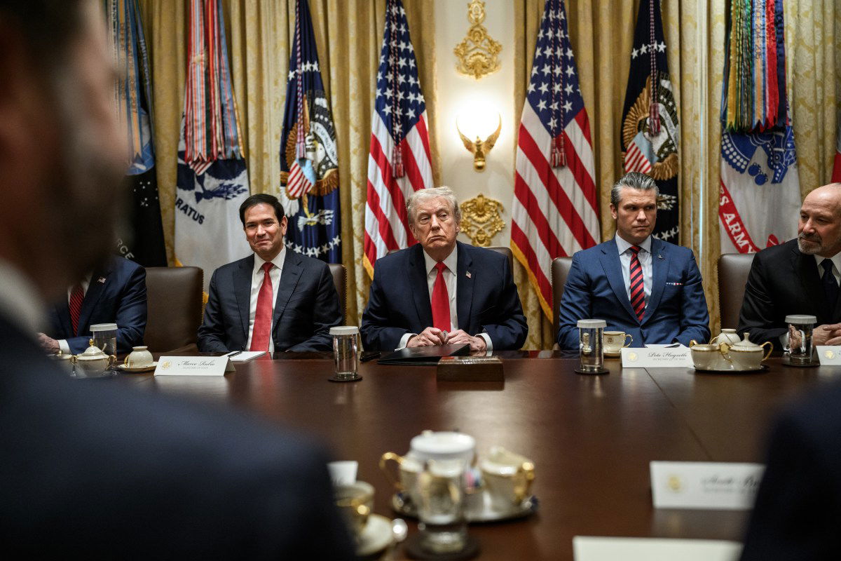 טראמפ בישיבת הקבינט