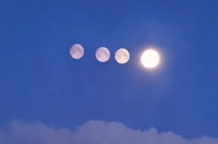 שלושה ירחים בשמי מוסקבה: מחזה סוריאליסטי שהדהים את התושבים