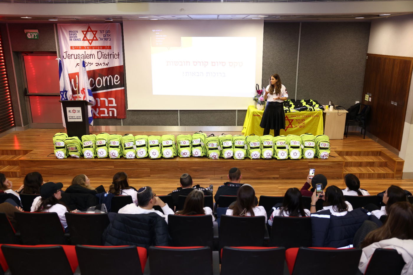 טקס סיום חובשות במד"א של נשים חרדיות