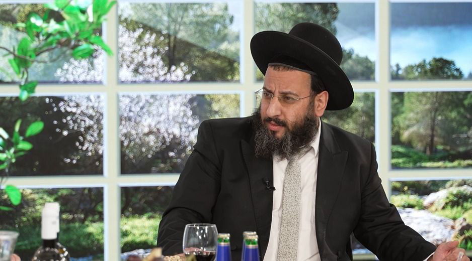 הרב רביד נגר בסדר ט"ו בשבט המרכזי של "כיכר השבת"