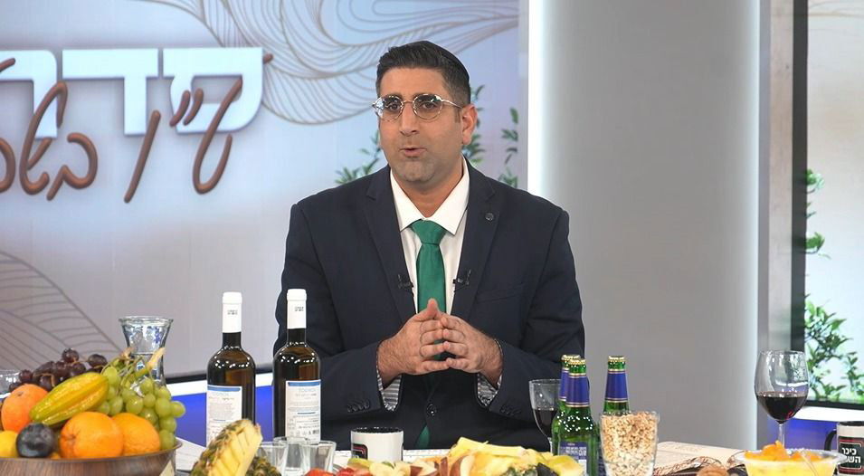 יוסי עבדו בסדר ט"ו בשבט המרכזי של "כיכר השבת"