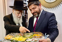 פֵּירוֹתֶיךָ מְתוּקִין | סלסלת הפירות של רב הסלבס לראשון לציון