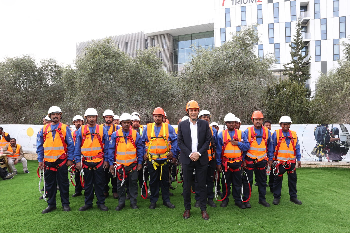 תאגידי כ"א זר