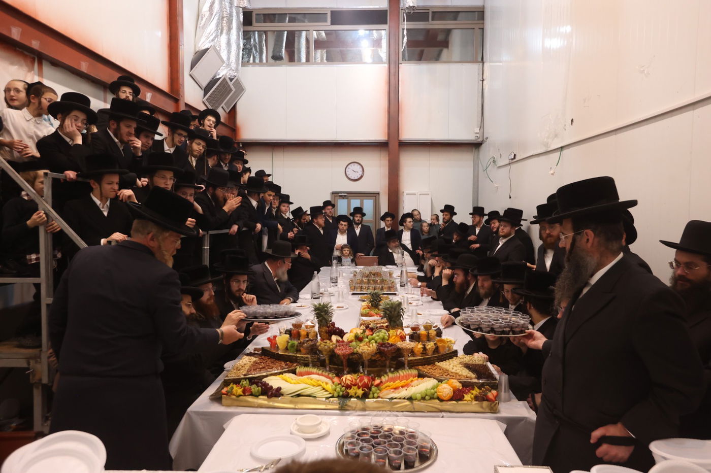 האדמו"ר מקאסוב ויז'ניץ בטיש ט"ו בשבט
