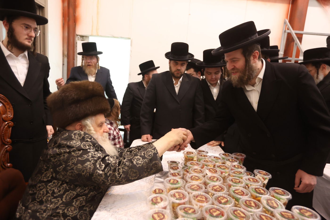 האדמו"ר מקאסוב ויז'ניץ בטיש ט"ו בשבט