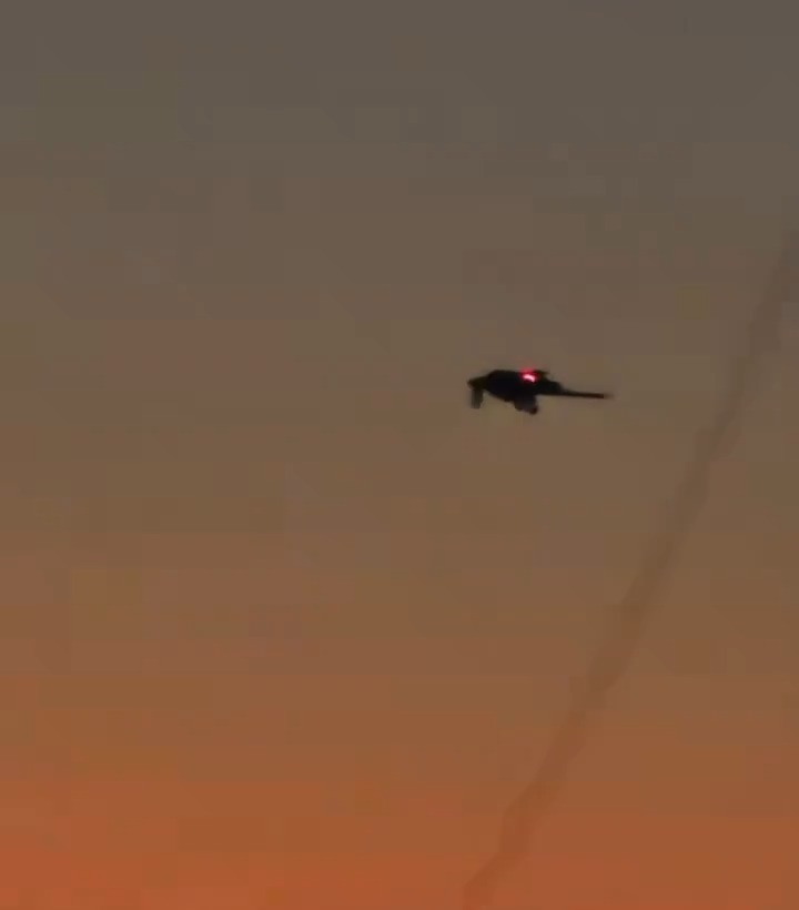 לקול מצהלות התרנגולים: קטעי וידאו מציגים רחפן חמקן אמריקאי מדגם RQ-170 חוזר לפוארטו ריקו לאחר שדווח כי תמך בתקיפות האמריקאיות על ונצואלה 