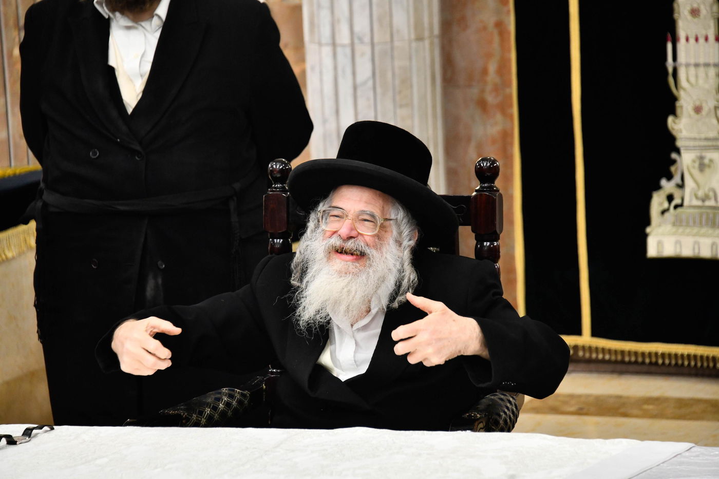 האדמו"ר מחוג חתם סופר בטיש ט"ו בשבט