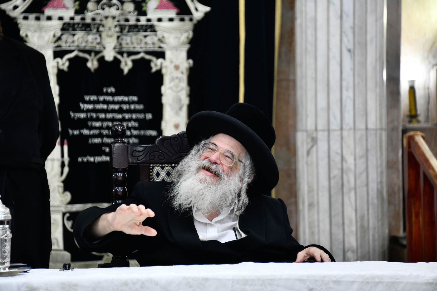 האדמו"ר מחוג חתם סופר בטיש ט"ו בשבט