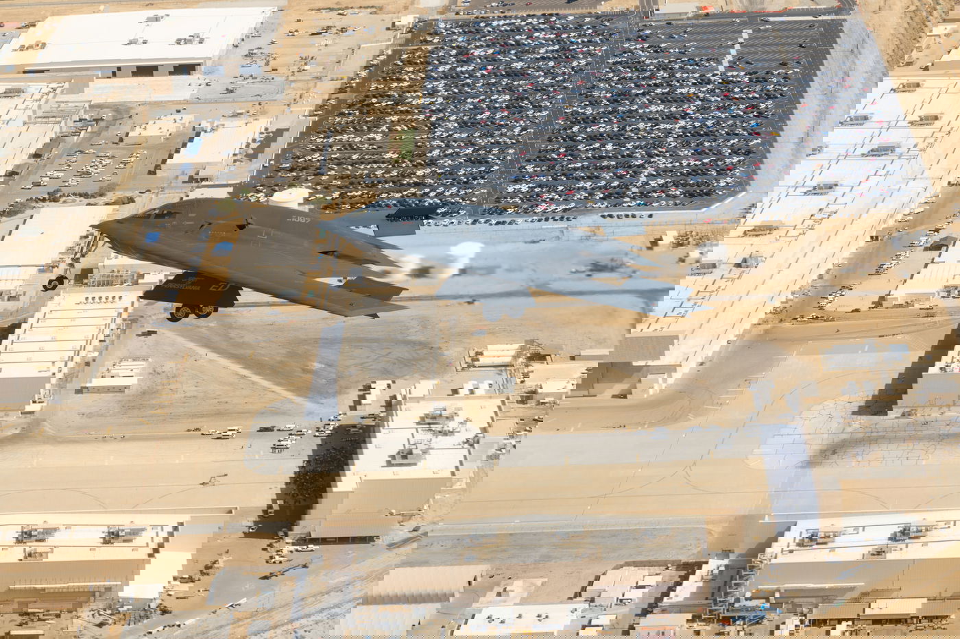 מטוס B-2 ספיריט בפאלמדייל, קליפורניה