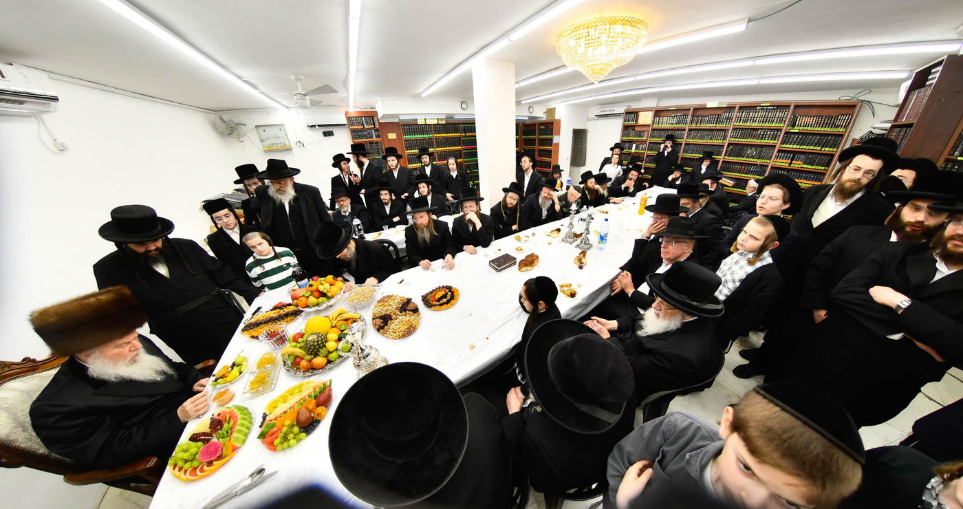 האדמו"ר מוואסלוי בטיש ט"ו בשבט