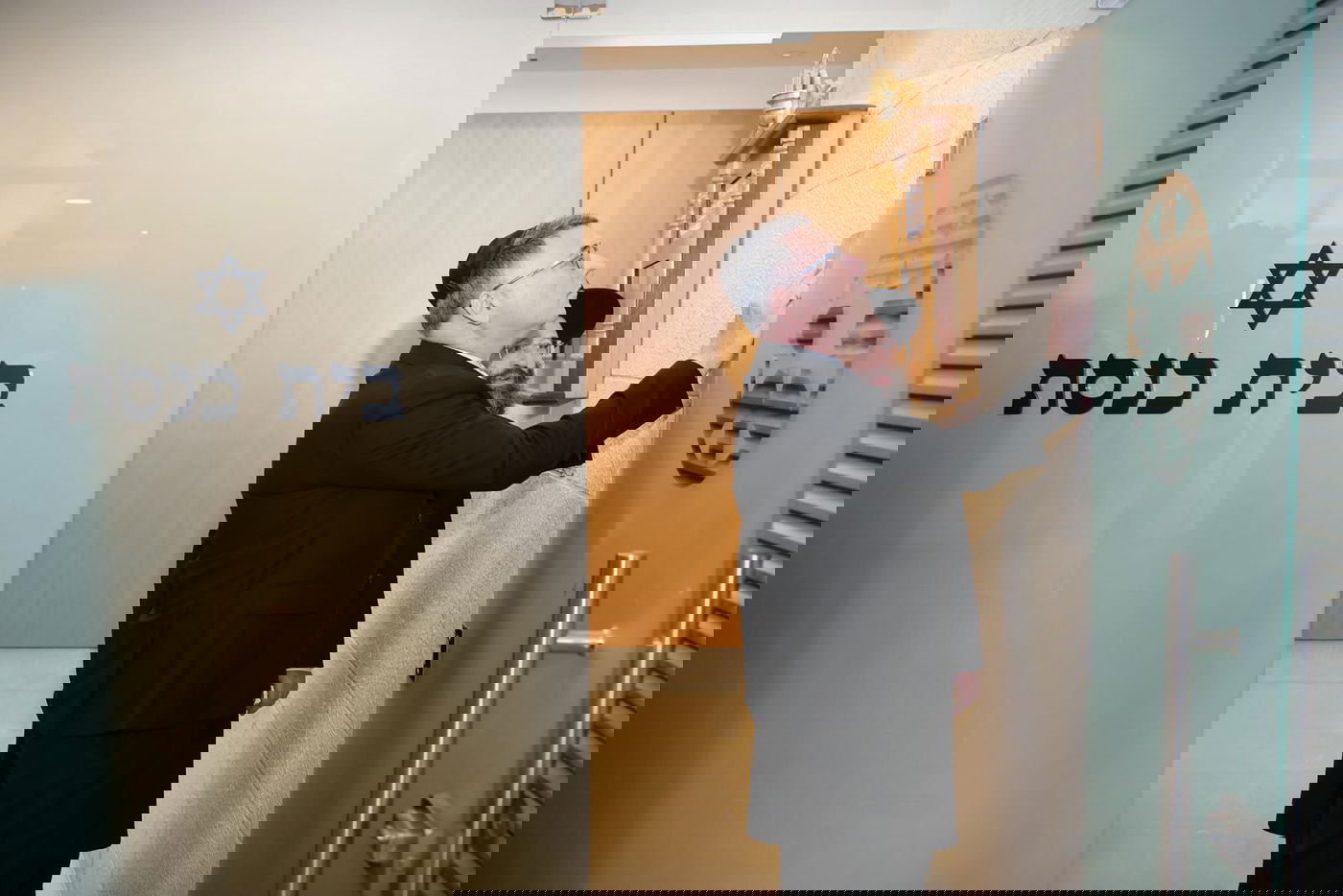 טקס קביעת מזוזה ופתיחת בית הכנסת הקבע של משרד החוץ