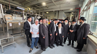 מפעל קוקה קולה בכשרות הרב לנדא עובר הכשרה לפסח