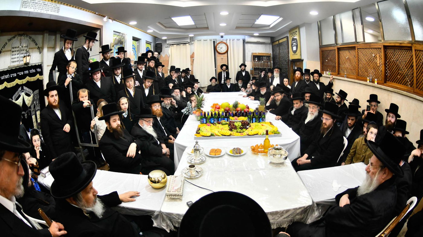 טיש ט"ו בשבט בחצה"ק נאראל