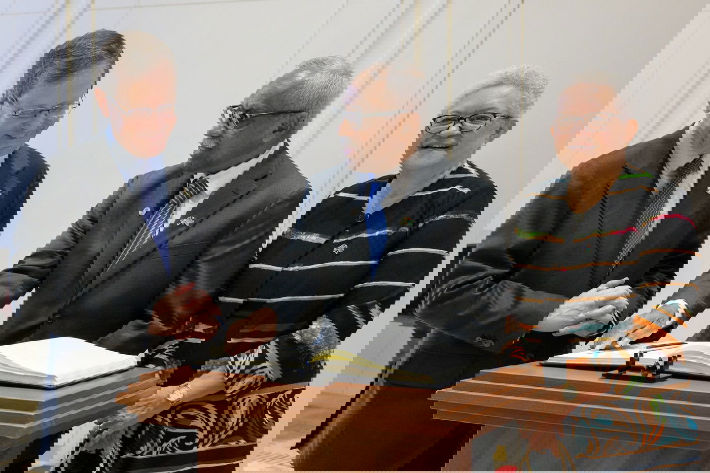 השגרירים בהגשת כתב אמנה לנשיא המדינה