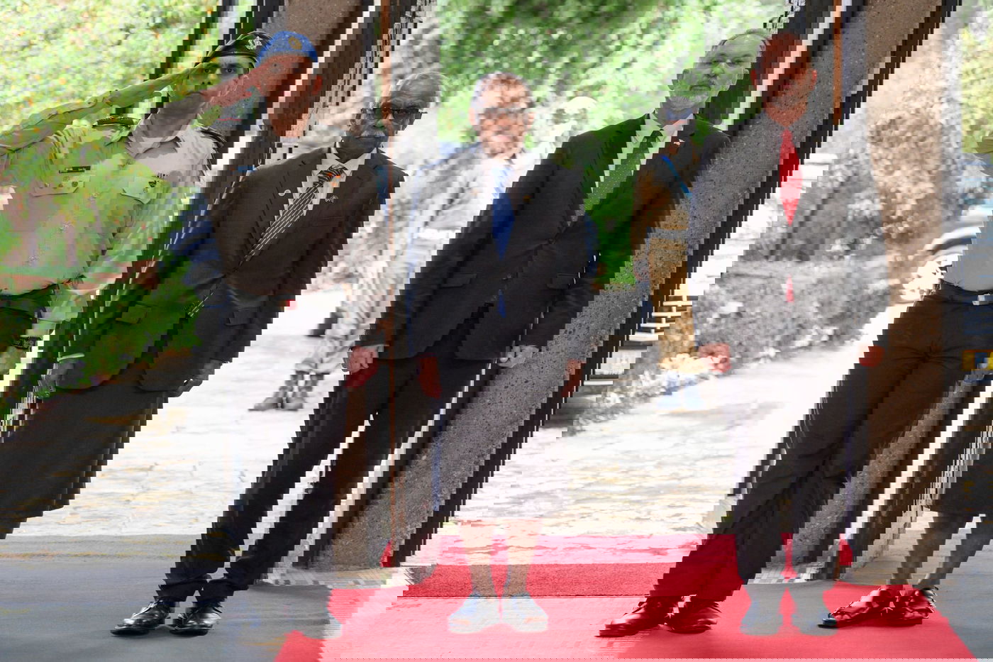 השגרירים בהגשת כתב אמנה לנשיא המדינה