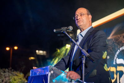 הילד השקוף בחצר: כשהשקט של ההפסקה רועם יותר מהצלצול