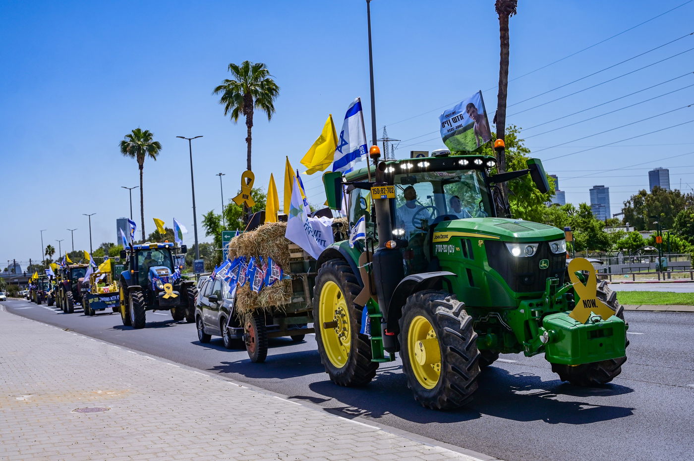 שיירת טרקטורים, אילוסטרציה