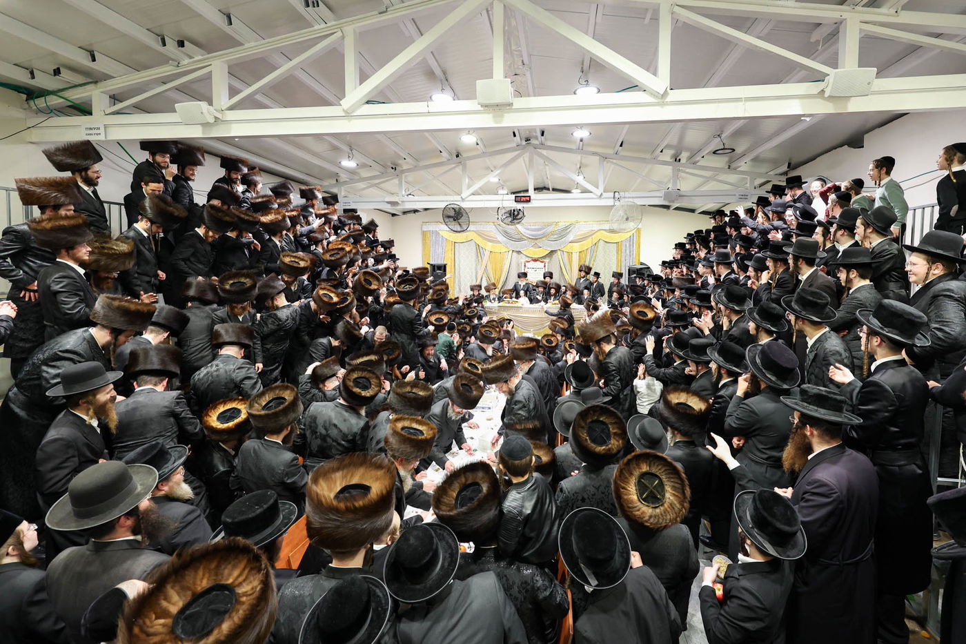 שבע ברכות בשילוב טיש ט"ו בשבט בזוועהיל