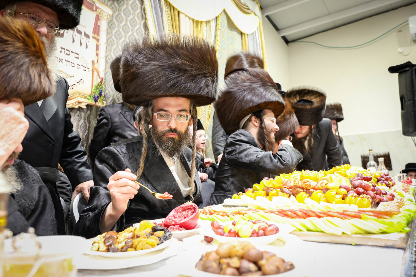 שבע ברכות בשילוב טיש ט"ו בשבט בזוועהיל