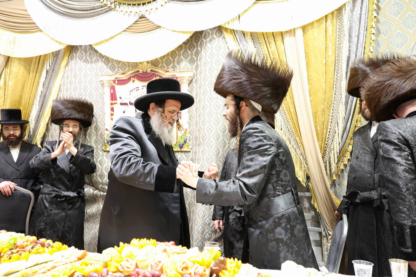 שבע ברכות בשילוב טיש ט"ו בשבט בזוועהיל