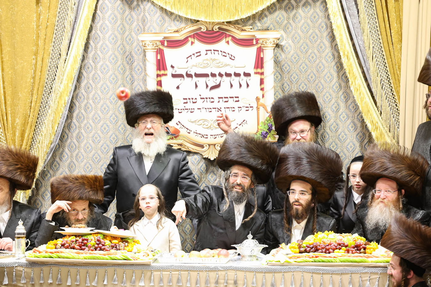 שבע ברכות בשילוב טיש ט"ו בשבט בזוועהיל