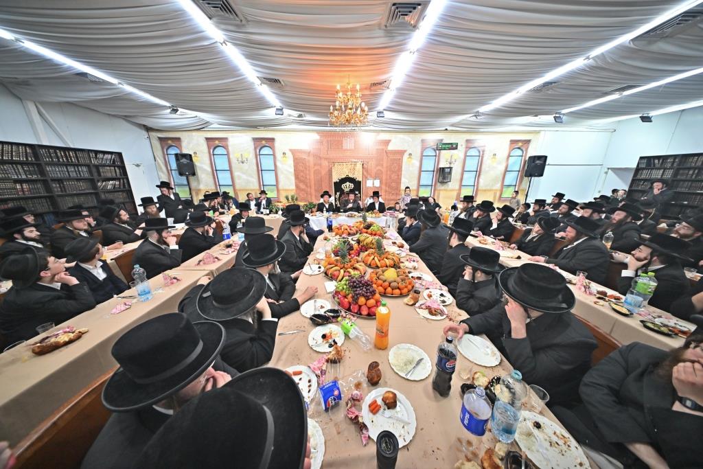 ט"ו בשבט בחצה"ק ספינקא בית שמש