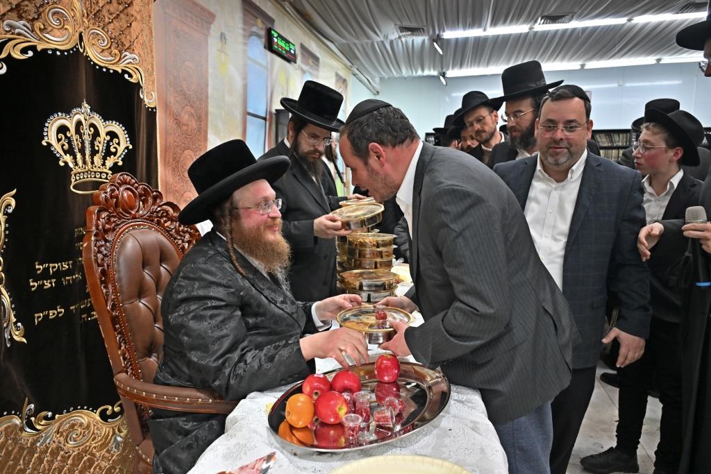 ט"ו בשבט בחצה"ק ספינקא בית שמש