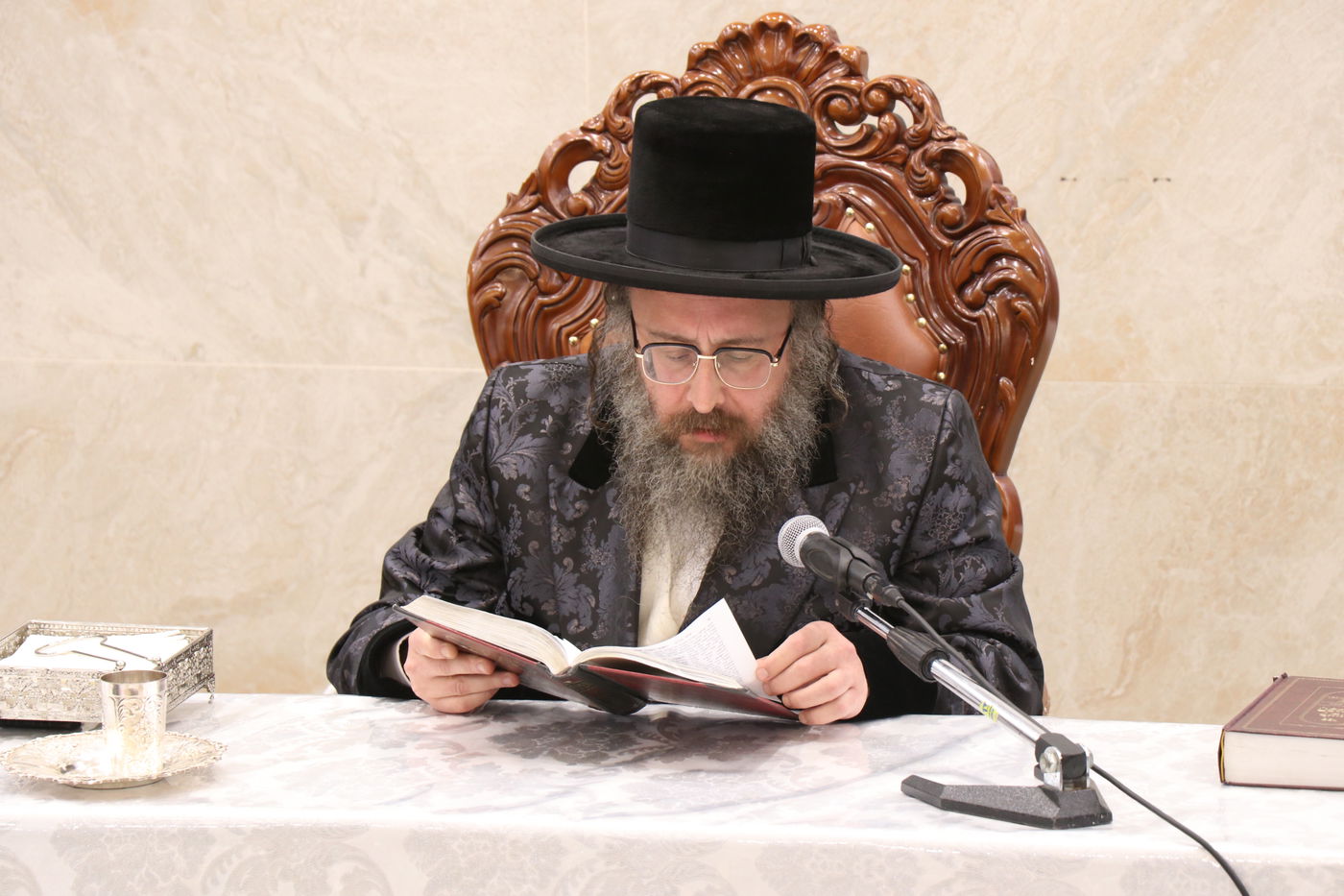 ט"ו בשבט בחצה"ק ביאלה בית שמש